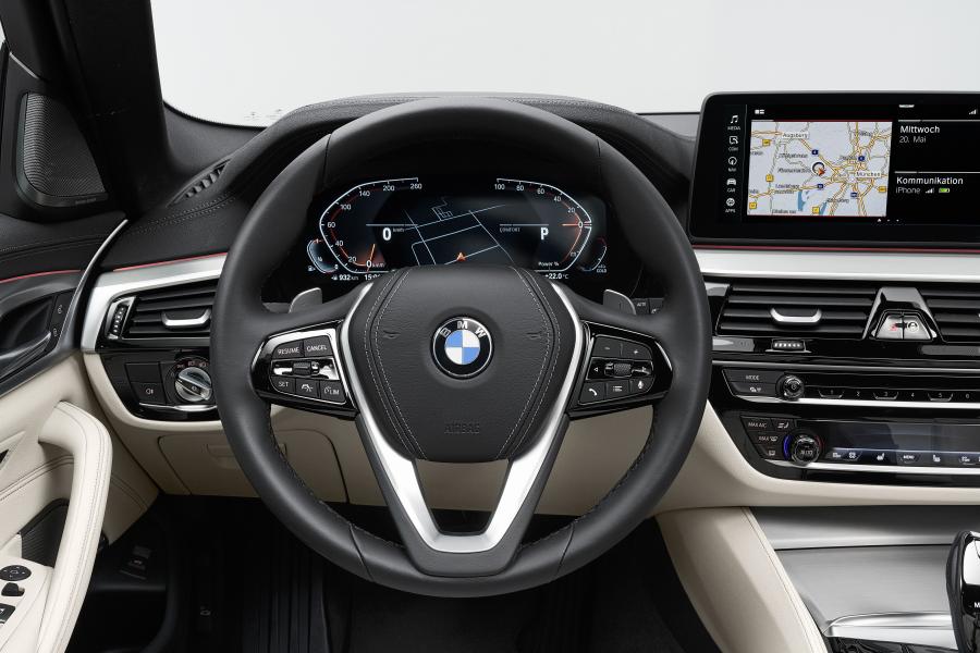 Торпедо BMW 530i Touring Luxury Line (G31) 2020 года  (WW) (фото 31 из 73)